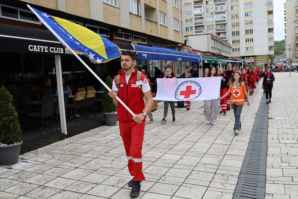 Video Foto U Banovićima održano Kantonalno takmičenje iz pružanja prve