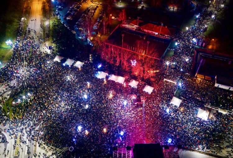 Video/Foto: Pogledajte Kako Je Izgledao Koncert Lepe Brene Za Reprizu ...