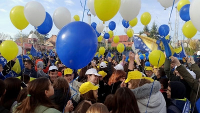 Performans u Tuzli: Na Trgu slobode više od 7.000 učenika obilježit će Dan nezavisnosti BiH