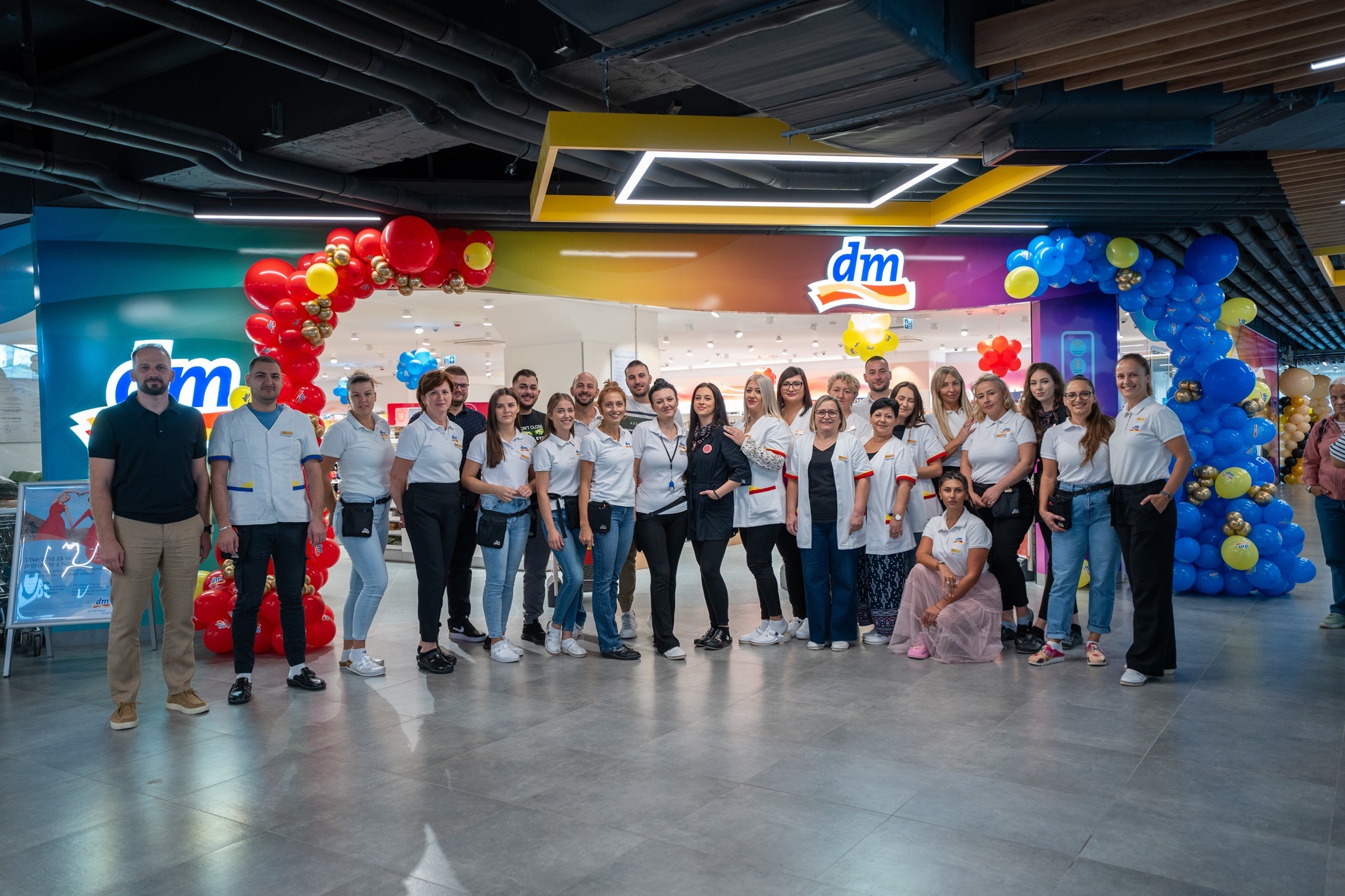 Foto: Na poznatoj lokaciji otvorena preuređena dm prodavnica u Tuzli Foto: Na poznatoj lokaciji otvorena preuređena dm prodavnica u Tuzli