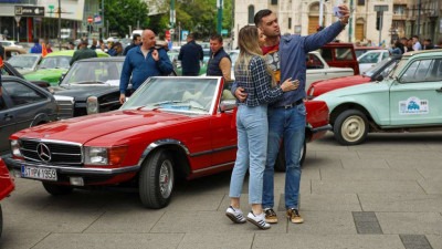 Foto: Klasični i old timer automobili ukrasili ulice Sarajeva
