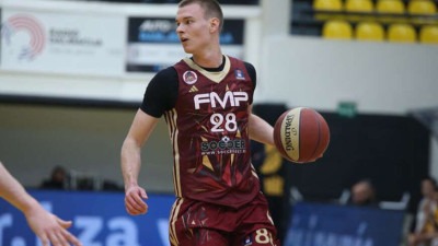 Košarkaš iz Srbije priveden na granici jer je na utakmici u Hrvatskoj dizao tri prsta