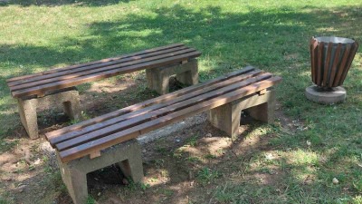 Foto: Saniran park na Zlokovcu – obnovljene klupe i postavljene nove kante za otpad