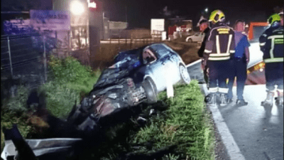 Auto sletio s ceste, vatrogasci iz Srebrenika rezali zaštitnu ogradu kako bi izvukli vozača
