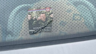 Provokacija u Zvorniku: Mladi fudbaleri ispraćeni uz naljepnice ratnog zločinca