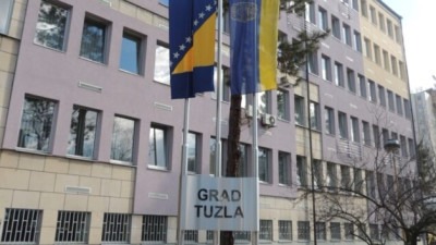 Objavljen Javni poziv za dodjelu sredstava iz Budžeta Grada Tuzle putem projekta „Siguran start“ za 2025. godinu