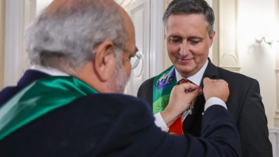 Foto: Bećiroviću uručena Memorijalna mediteranska nagrada Ujedinjenih država svijeta