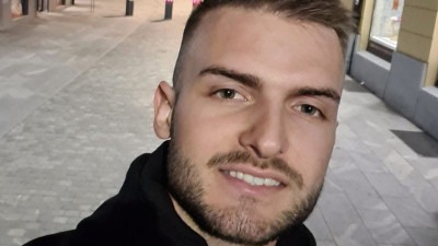 Udruženje Pomozi.ba pokrenulo apel za 30-godišnjeg Hasiba Čelikovića iz Gračanice koji vodi tešku borbu s ulceroznim kolitisom