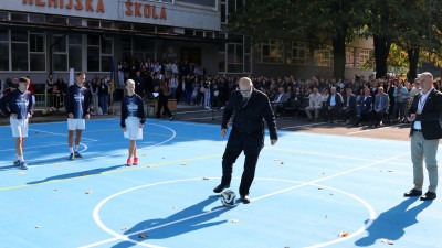 Foto: Obnovljen sportski poligon i parking u Mještovitoj srednjoj školi Tuzla