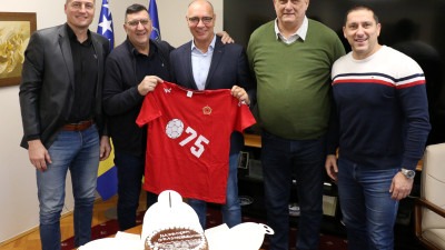 Foto: Gradonačelnik Lugavić ugostio predstavnike Udruženja građana „Veterani RK Sloboda“ Tuzla