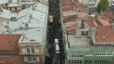 Video live: Hiljade građana na dženazi Halidu Bešliću, povorka krenula ka groblju