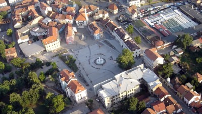 Tuzla: U subotu umjetničko-poetski program „Ljubav na Trgu“