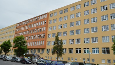 U UKC-u Tuzla na hospitalizaciji zadržano 15 pacijenata povrjeđenih u požaru, 4 su na aparatu za mehaničku ventilaciju