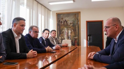 Foto/Bećirović razgovarao s gradonačelnikom Tuzle: Važno da sve institucije pruže punu podršku Gradu Tuzli