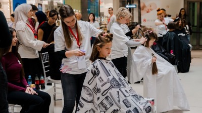 Foto: Više od 280 donatora poklonilo kosu djeci oboljeloj od raka