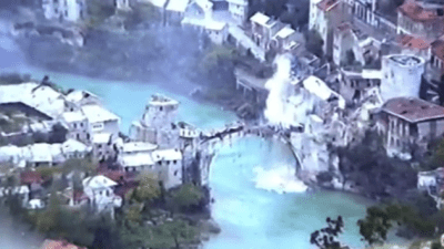 Prije 32 godine granatama HVO-a srušen Stari most u Mostaru