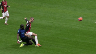 Fudbaleri Milana pobijedili Inter u milanskom derbiju