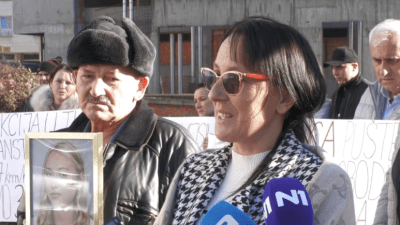 Tuzla/Potresni govor majke Senade: ‘Moje Ajle nema, a on je pušten da Novu godinu dočeka s prijateljima…’