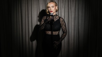 Video: Šejla Zonić objavila drugu pjesmu sa albuma “Univerzum” – “Hej, kafano, ti si žena”