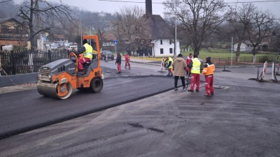 Završni radovi na kružnom toku kod Džindijske džamije u Tuzli