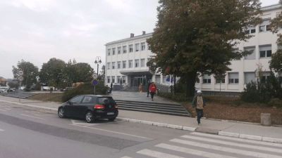 Da li mahnete vozačima u znak zahvalnosti? Psiholozi objašnjavaju šta ovaj gest govori o vama