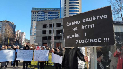 ‘Tri godine za jedan život’: Protesti u Tuzli zbog presude Vejsilu Haliloviću