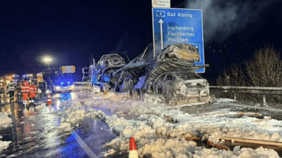 Vozaču iz BiH izgorio šleper pun Mercedesa: Šteta se broji u stotinama hiljadama eura