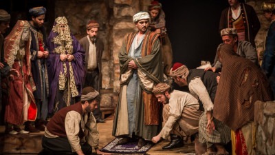 Drama o slobodi, vjeri i pobuni: “Posljednja ljubav Hasana Kaimije” na sceni Narodnog pozorišta Tuzla