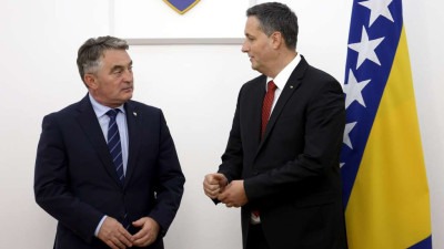 Žestoke prepirke: SDP tvrdi da je DF “produžena ruka SDA”, Komšić prozvao Bećirovića, a on mu poručio da “igra na kartu kratkog pamćenja”