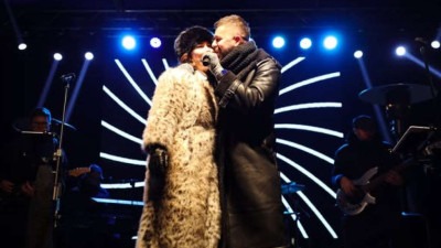 Foto: Rekordan broj posjetilaca na dočeku Nove godine u Živinicama – vrhunac večeri uz Amela Ćurića