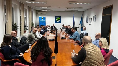 KO SDP Tuzla najoštrije osuđuje korištenje službenih prostorija institucija TK za potrebe održavanja sastanka organa Stranke za BiH