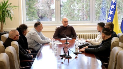 Foto: Lugavić razgovarao s predstavnicima Mjesne zajednice Šićki Brod