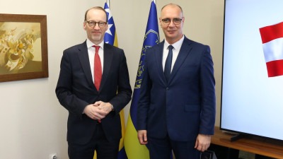 Foto: Ambasador Republike Austrije u službenoj posjeti Gradu Tuzli; O primjeni savremenih tehnoloških rješenja u radu gradske administracije