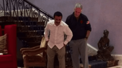 Skandal svjetskih razmjera: Sveto platno s Kaabe navodno završilo kod Jeffreyja Epsteina