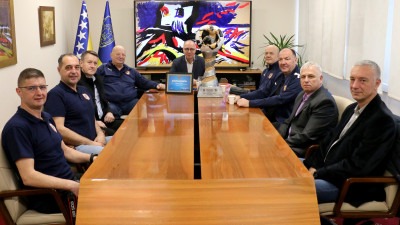 Foto: Gradonačelnik Lugavić primio predstavnike Udruženja „Tuzla-D“