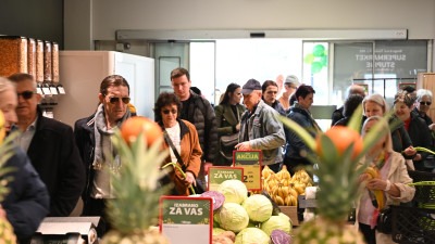 Foto: Svečano reotvoren obnovljeni supermarket Bingo u tuzlanskom naselju Stupine