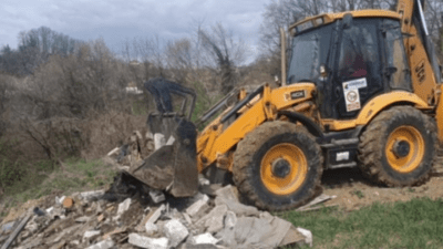 Foto: JKP ‘Komunalac’ Tuzla uklonilo divlju deponiju u naselju Rasovac