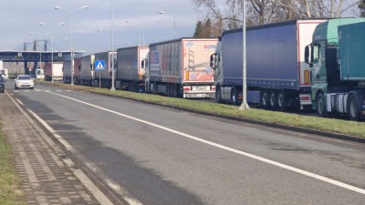 Kolone kamiona na prijelazima, počeli protesti prijevoznika