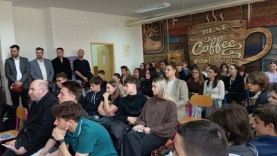 Foto: Studenti Odsjeka za filozofiju-sociologiju UNTZ-a raspravljali o razvoju filozofske i sociološke misli u BiH