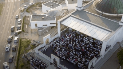 Klanjan bajram-namaz u Tuzli, centralna svečanost održana u Džamiji “Kralj Abdullah”