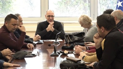 Foto/Snježne padavine u Tuzli: Sve službe na terenu, građanima upućen apel na oprez