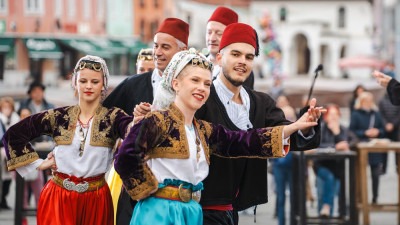 Foto: Obilježen Ramazanski bajram na Trgu slobode u Tuzli