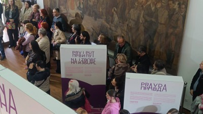 Foto: Izložba ‘Naša žena’ u ateljeu Ismeta Mujezinovića Tuzla