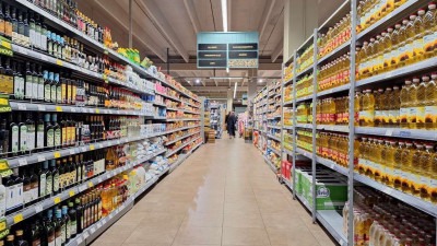 Praznici podižu potrošnju u BiH: Građani troše više na hranu, poklone i usluge, često uz zaduživanje