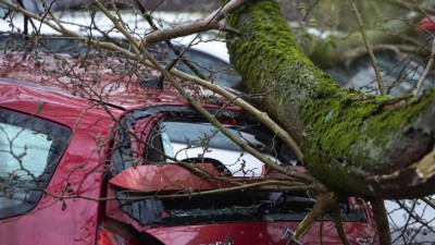 Snijeg na autocestama, kolaps prometa u Zagrebu, diljem Hrvatske nema nastave