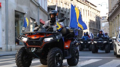 Foto: Veliki defile kvadova kroz Sarajevo upotpunio obilježavanje Dana nezavisnosti BiH