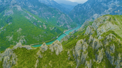 Video: Regionalni mediji pišu o “dragulju Evrope” koji je u BiH: Vožnja vozom ovim krajem proglašena najljepšom