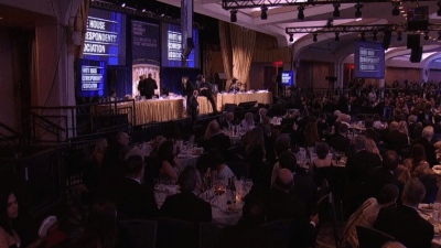 Video: Pucnjava na večeri dopisnika Bijele kuće, Trump i Melania evakuirani: Učitelj upao sa sačmaricom