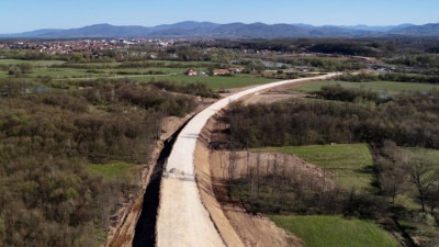 Video/Foto: Napredak radova na izgradnji dionice Šićki Brod – Đurđevik na trasi ceste Tuzla – Sarajevo, pogledajte gradilište