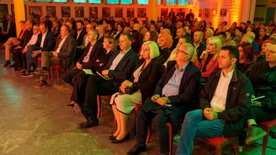 Foto: Javna tribina SDP-a u Lukavcu: Naglašena važnost politike zasnovane na konkretnim rezultatima i odgovornom radu